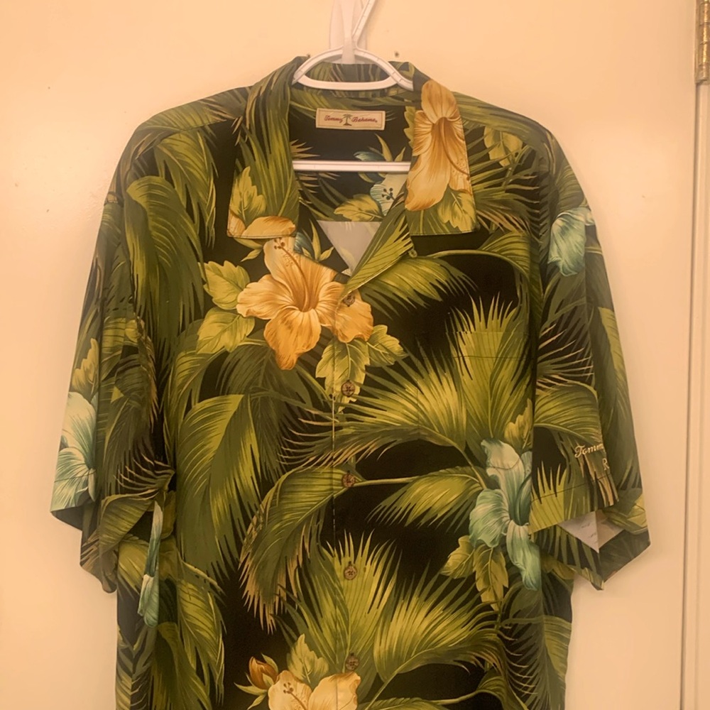 Tommy Bahama, L, tropical camp shirt, 100% washable silk, loose and cool!